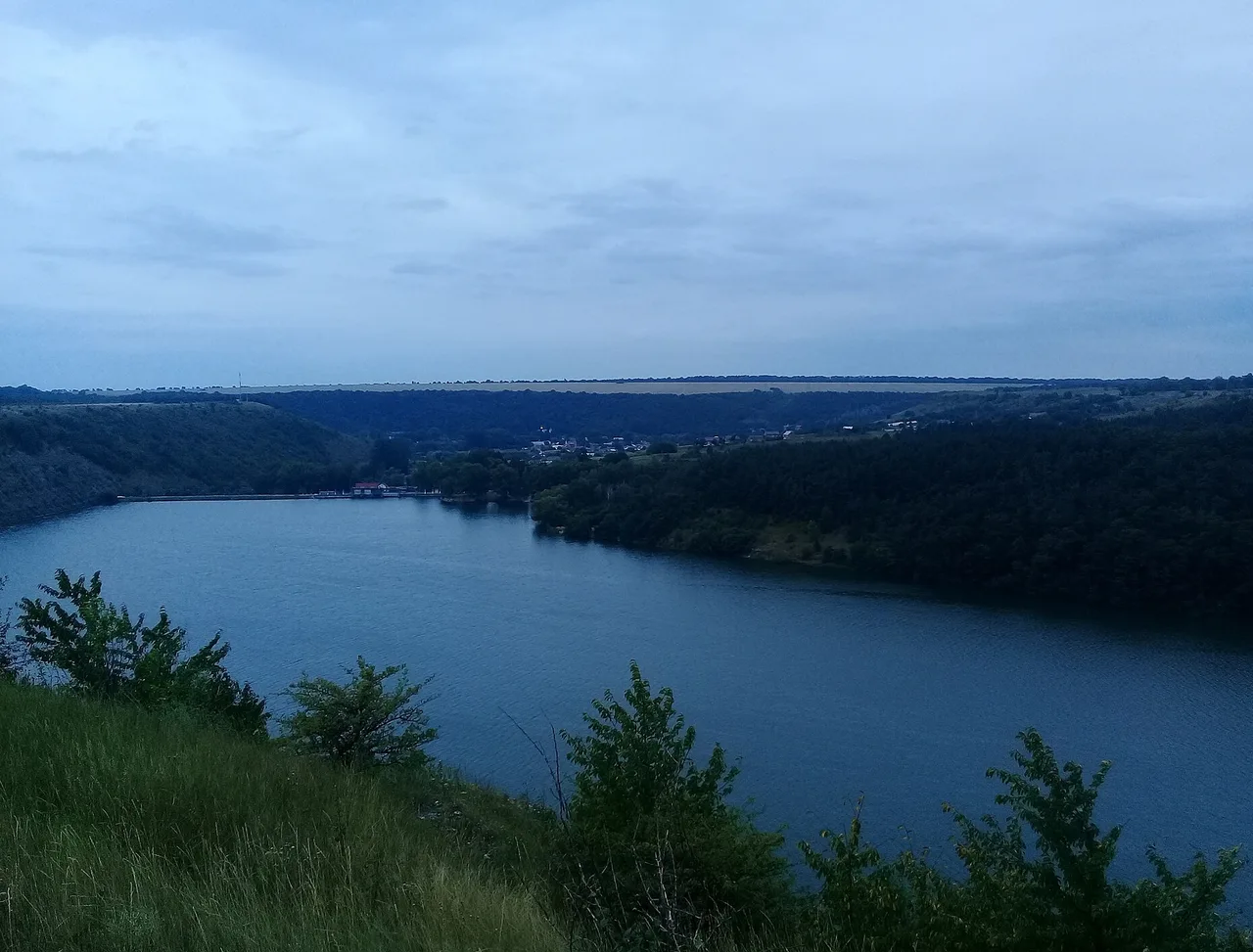 Касперівське водосховище: риболовля на каньйонній водоймі Тернопільщини